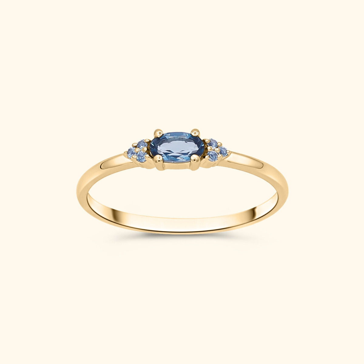 Essi London Blue Topaz ring van 14 karaat met ovale blauwe topaas en fijne accenten – Josephina Jewelry